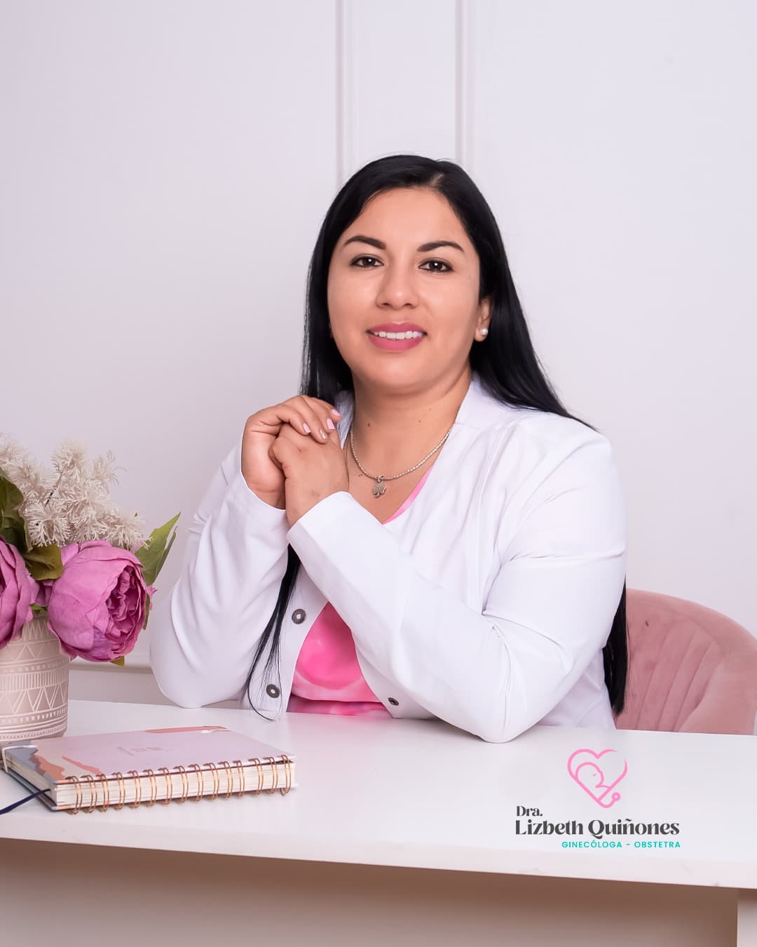 Dra. Lizbeth Quiñones en consulta