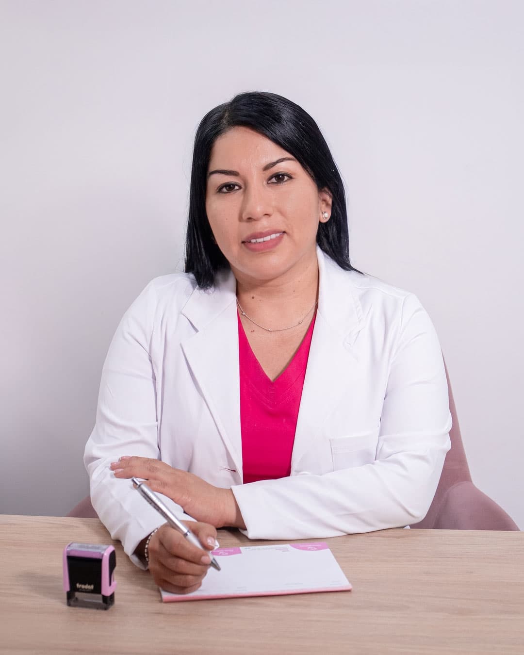 Dra. Lizbeth Quiñones - Contacto